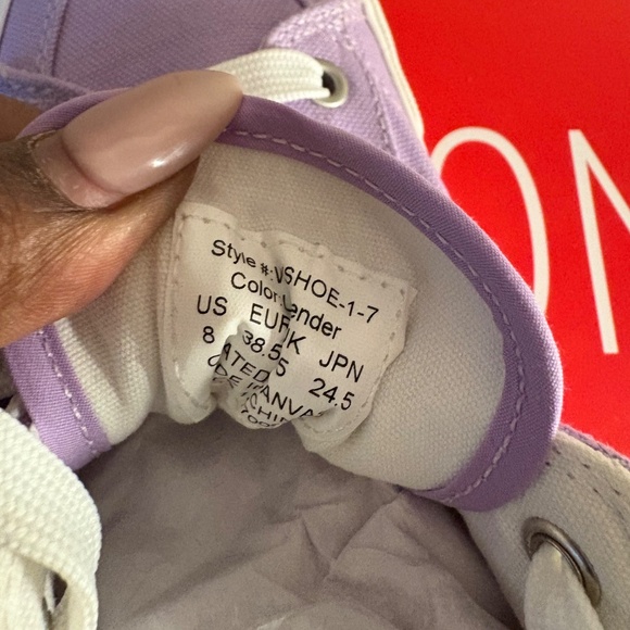 This is a pair of SwingDish Spikeless Lilac Canvas Traveler Shoes Size 8 - Picture 3 of 6